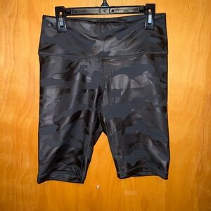 New black camo biker shorts sz S
